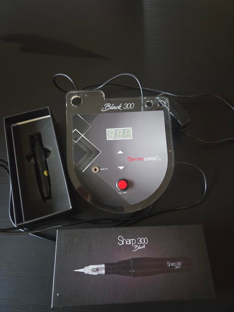 Dermocomp Sharp Black 300 PMU Machine, Sieraden, Tassen en Uiterlijk, Uiterlijk | Cosmetica en Make-up, Zo goed als nieuw, Make-up