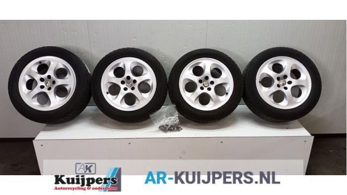 Sportvelgenset + winterbanden van een Alfa Romeo 147, Auto-onderdelen, Banden en Velgen, Personenwagen, Gebruikt
