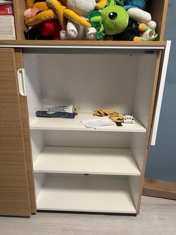 Kantoorkast / Boekenkast met Schuifdeuren/ gratis beschikbaar voor biedingen