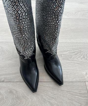 Laarzen met Diamantjes - Glamour! Festival beschikbaar voor biedingen