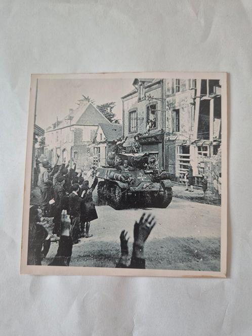 Foto tanks in Sainte-Mère-Église op 7 juni 1944 WOII, Verzamelen, Militaria | Tweede Wereldoorlog, Foto of Poster, Duitsland, Ophalen of Verzenden