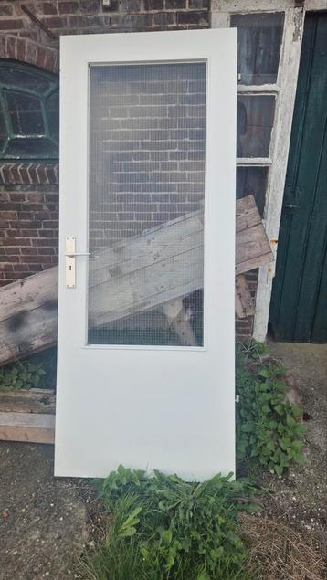 deuren 211.5 × 85.  beschikbaar voor biedingen