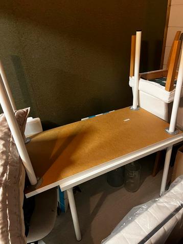 2 IKEA Tafels/Bureaus - Teab beschikbaar voor biedingen
