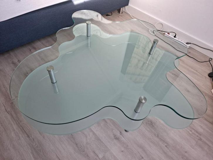 Design Salontafel rond organische vorm dik glas/matglas, Huis en Inrichting, Tafels | Salontafels, Zo goed als nieuw, Minder dan 50 cm