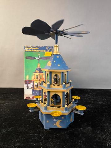 Handbeschilderde duitse kerstpyramide  beschikbaar voor biedingen