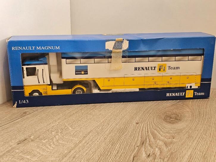 Renault Magnum, vervoer Renault F1 bolides 2002., Hobby en Vrije tijd, Modelauto's | 1:43, Zo goed als nieuw, Bus of Vrachtwagen