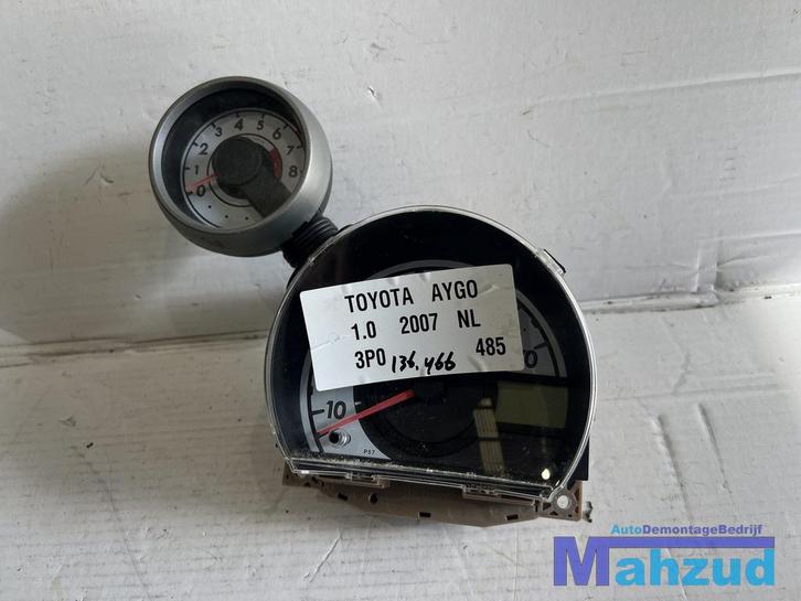 TOYOTA AYGO km teller toerenteller zekeringkast 838000H011A, Auto-onderdelen, Dashboard en Schakelaars, Toyota, Gebruikt, Ophalen of Verzenden
