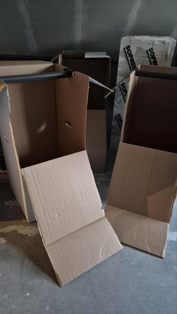 Verhuisdozen groot hangkleding 3 stuks beschikbaar voor biedingen