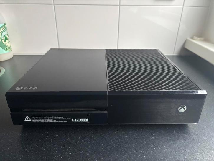 Xbox One, Spelcomputers en Games, Spelcomputers | Xbox One, Gebruikt, Xbox One, 500 GB, Met 2 controllers, Ophalen of Verzenden