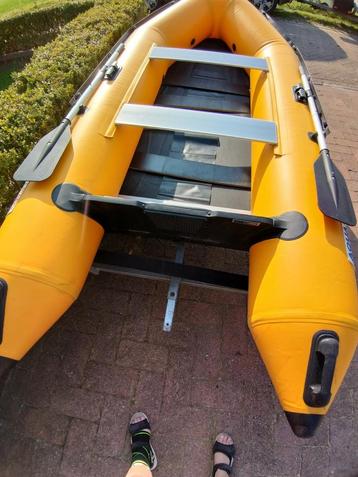 Zeer complete Rubberboot 330 met buitenboordmotor  beschikbaar voor biedingen