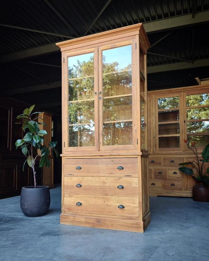 Hoge teak Vitrinekast | Ladenkast | Winkelkast #2258, Huis en Inrichting, Kasten | Vitrinekasten, Gebruikt, 200 cm of meer, 100 tot 150 cm