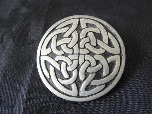 Celtic broches zilvertin St. Justin broche celtic knot Irish, Sieraden, Tassen en Uiterlijk, Broches, Zo goed als nieuw, Overige materialen