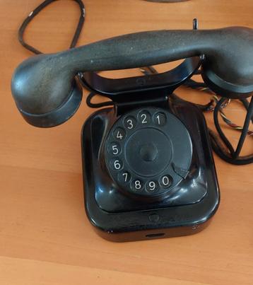 Oude Bakelieten PTT Telefoon beschikbaar voor biedingen
