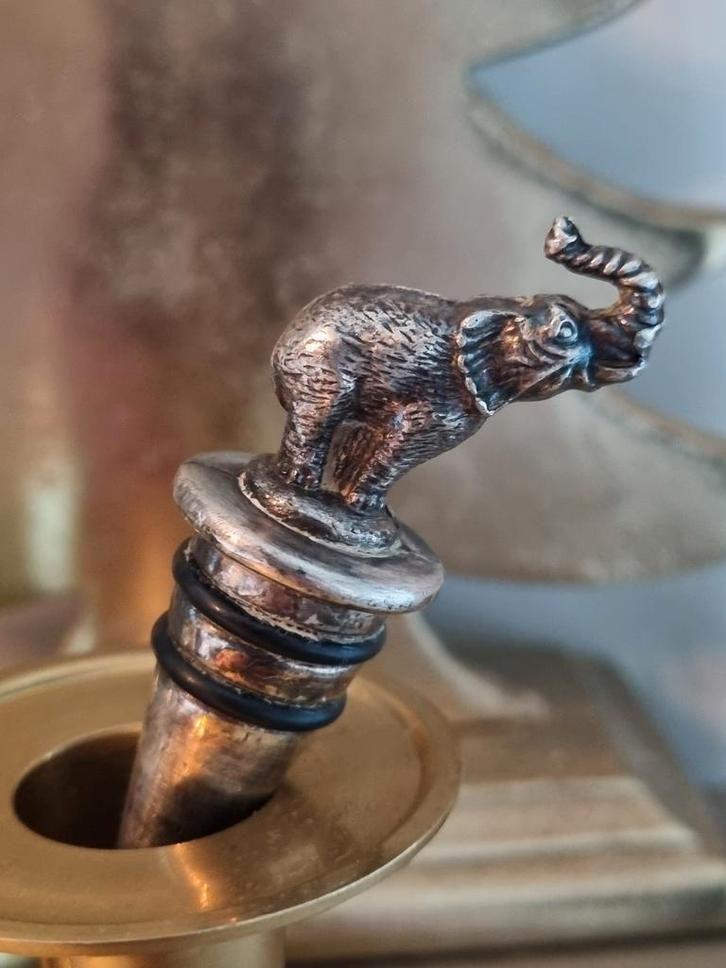 Vintage Wijnstopper Olifant - 9 cm, Huis en Inrichting, Woonaccessoires | Kandelaars en Kaarsen, Gebruikt, Minder dan 25 cm, Metaal