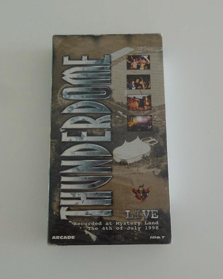 Thunderdome Live Recorded At Mystery Land 1998 VHS NIEUW, Cd's en Dvd's, VHS | Documentaire, Tv en Muziek, Nieuw in verpakking