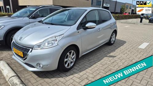 Peugeot 208 1.2 VTi Style 5-deurs Airco Cruise Navi Trekhaak, Auto's, Peugeot, Bedrijf, Te koop, ABS, Airbags, Airconditioning