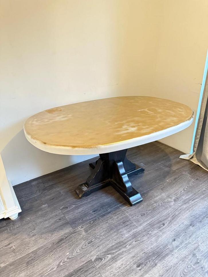 Super mooie en stevige eettafel ovaal, Huis en Inrichting, Tafels | Eettafels, Gebruikt, 100 tot 150 cm, 100 tot 150 cm, Vijf personen of meer