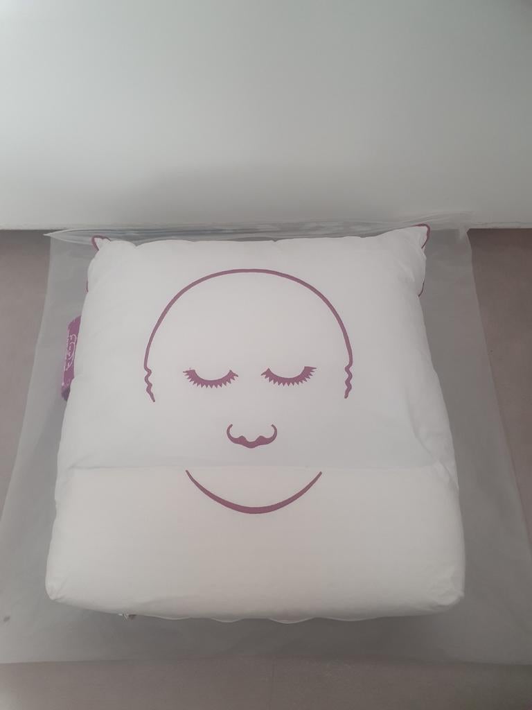 Silavana Travel Pillow (reis kussen), Purple (paars), Gebruikt, Eenpersoons, Paars, Ophalen of Verzenden