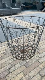 Mand ijzer hout / spullen, Huis en Inrichting, Woonaccessoires | Schalen en Manden, Ophalen, Zo goed als nieuw, Rond, Riet