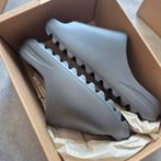 Yeezy Slide Slate Grey 46, Ophalen of Verzenden, Nieuw, Overige kleuren