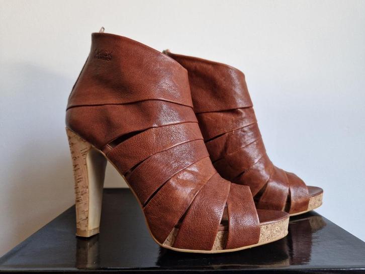 Leren enkellaars / pumps van Chick on a Mission ZGAN Maat 39, Kleding | Dames, Schoenen, Zo goed als nieuw, Pumps, Bruin, Ophalen of Verzenden