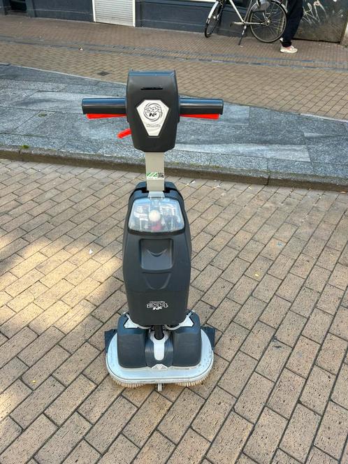 Numatic compact schrobzuigmachine 244NX, Doe-het-zelf en Verbouw, Reinigingsmachines, Zo goed als nieuw, Ophalen of Verzenden