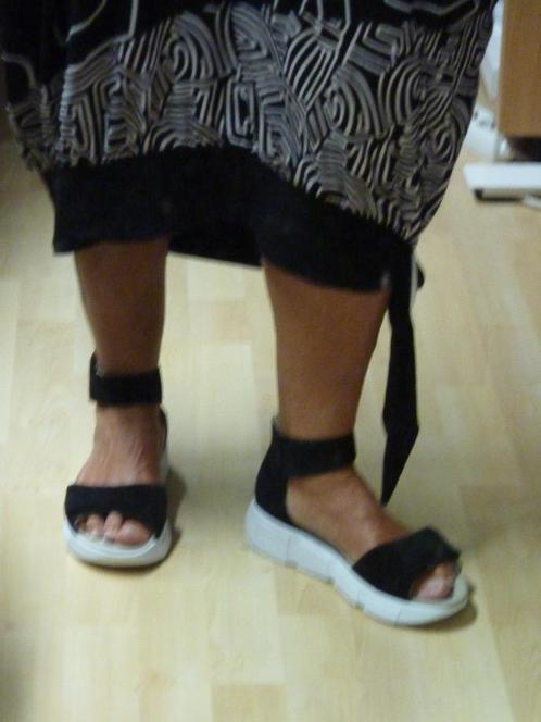 Waldlaufer zwarte sandaal 2 x gedragen maat 38, Kleding | Dames, Schoenen, Zo goed als nieuw, Sandalen of Muiltjes, Zwart, Verzenden