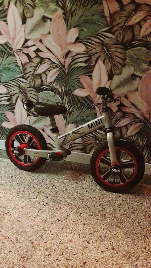 Orginele Mini loopfiets met handrem, Kinderen en Baby's, Speelgoed | Buiten | Voertuigen en Loopfietsen, Zo goed als nieuw, Loopfiets