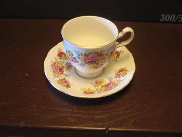 Chinees porceleinen kop en schoteltje beschikbaar voor biedingen