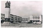 Geleen, Nieuwe Markt met standbeeld Wilhelmina, Ophalen of Verzenden, 1960 tot 1980, Ongelopen, Limburg