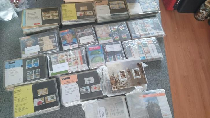 412 x speciale postzegels uitgaven PTT/ postnl, Postzegels en Munten, Postzegels | Nederland, Postfris, Ophalen of Verzenden