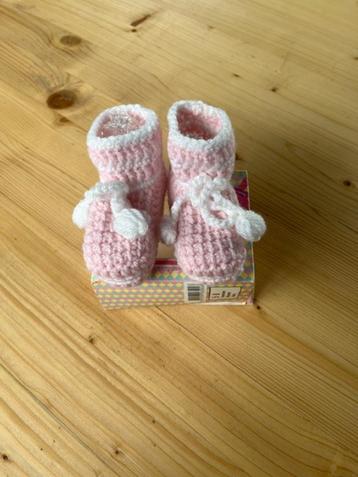 Hema nieuwe gebreide babyslofjes maat 15 (5-8m)  beschikbaar voor biedingen