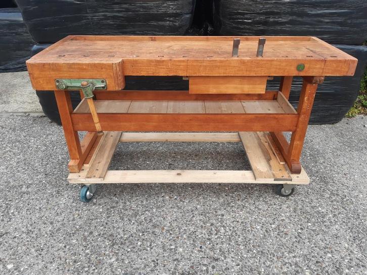 ULMIA Werkbank., Doe-het-zelf en Verbouw, Werkbanken, Zo goed als nieuw, Bankschroef, Ophalen