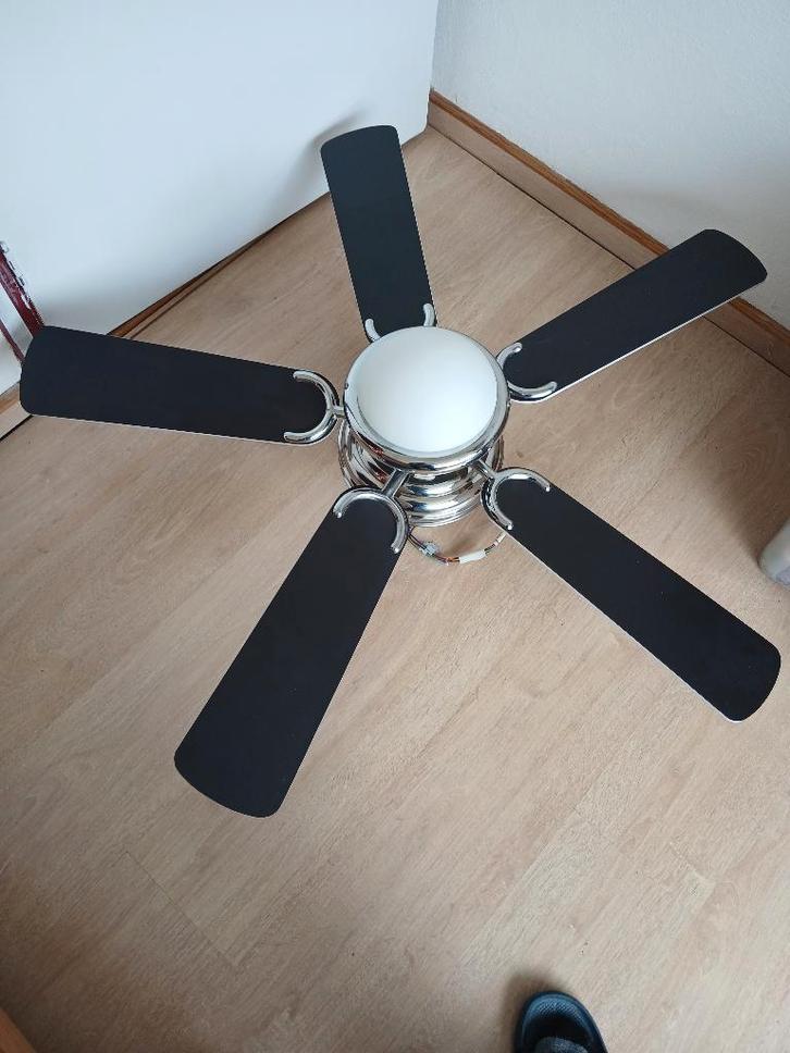 MOOIE DEGELIJKE PLAFONDVENTILATOR MET LICHTBRON, Witgoed en Apparatuur, Ventilatoren, Gebruikt, Plafondventilator, Ophalen