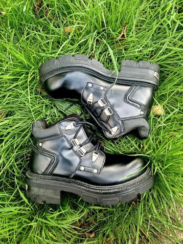 Vrijwel nieuwe (vintage?) stalen neuzen werkschoenen beschikbaar voor biedingen