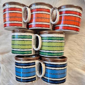 Set van 7 en 5 supergave vintage mokken bekers beschikbaar voor biedingen