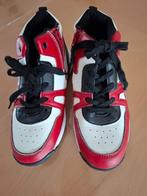Sneakers rood/zwart/wit, Kinderen en Baby's, Kinderkleding | Schoenen en Sokken, Ophalen, Schoenen, Zo goed als nieuw, Jongen