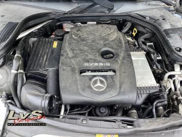 Motor van een Mercedes C-Klasse beschikbaar voor biedingen
