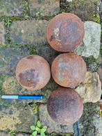 Vier antieke ijzeren kanonskogels, Antiek en Kunst, Curiosa en Brocante, Ophalen