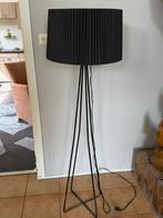 IKEA vloerlamp – stijlvol en tijdloos – 150 cm hoog, 100 tot 150 cm, Ophalen of Verzenden, Zo goed als nieuw, Tijdloos