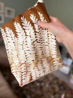 Stof varens bruin glans vintage retro 100% viscose jaren 70, Bruin, 120 cm of meer, Nieuw, Ophalen of Verzenden