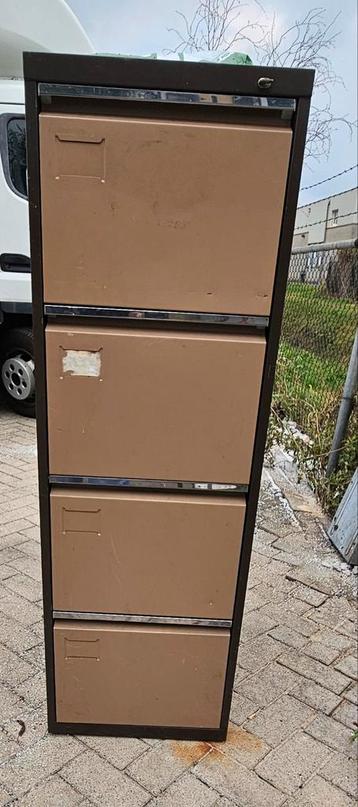 Stalen Ladekast - 135cm hoog beschikbaar voor biedingen