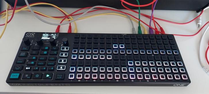 Oxi One mk1 black edition, Muziek en Instrumenten, Midi-apparatuur, Zo goed als nieuw, Ophalen of Verzenden