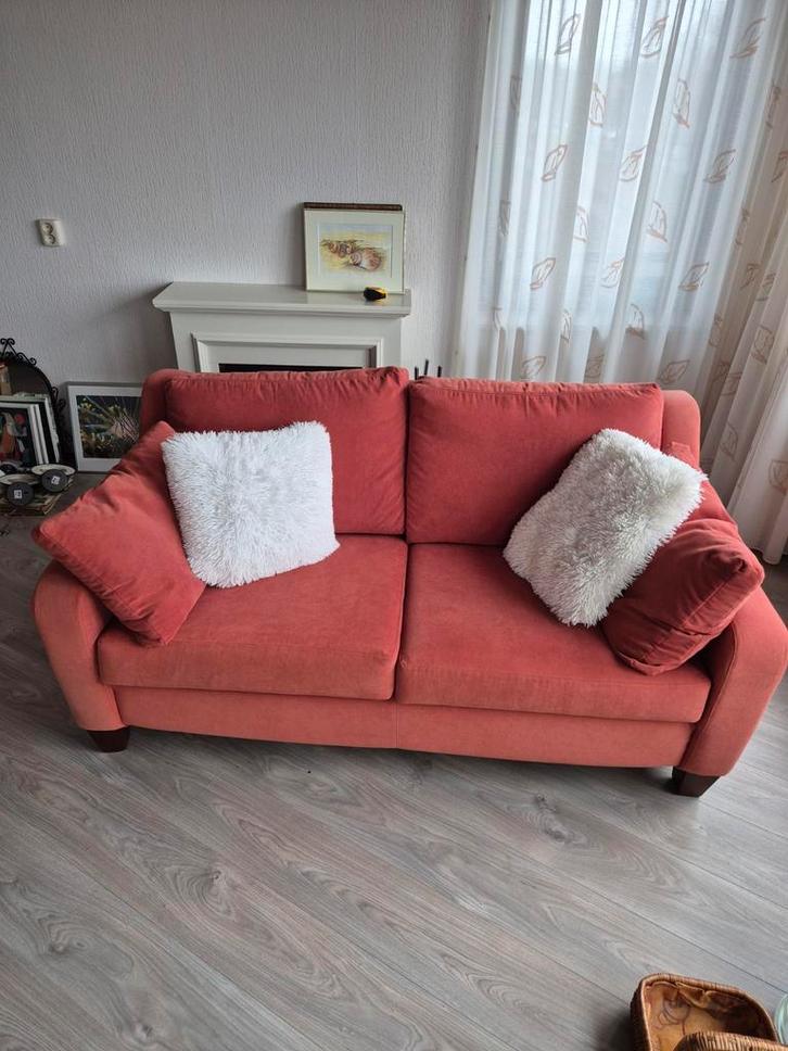 Comfortabele 2-zits bank met gebruikerssporen, Huis en Inrichting, Banken | Bankstellen, Gebruikt, Rechte bank, Tweepersoons, 150 tot 200 cm