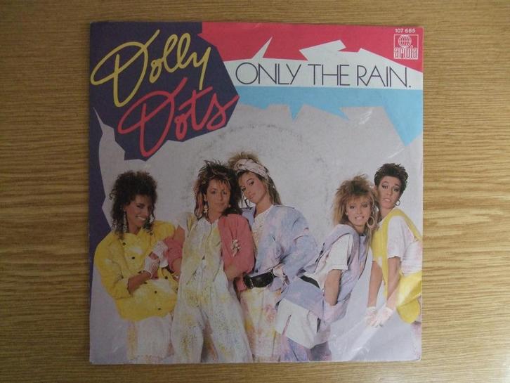 DOLLY DOTS    ONLY THE RAIN / LOVERBOY, Cd's en Dvd's, Vinyl Singles, Zo goed als nieuw, Single, Pop, 7 inch, Ophalen of Verzenden