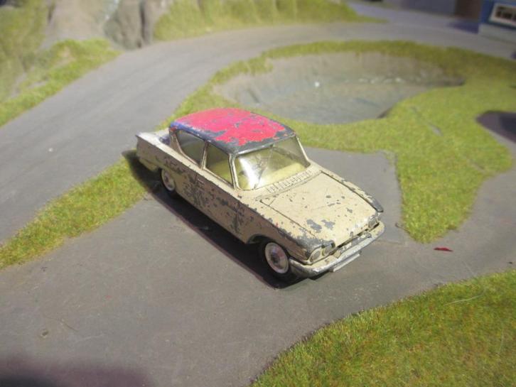 1/43 Ford Consul Classic 315 - Corgi Toys 234 creme / rood, Hobby en Vrije tijd, Modelauto's | 1:43, Gebruikt, Ophalen of Verzenden