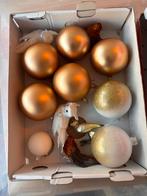 Doos vol met kerstballen en kerstslingers, Diversen, Kerst, Ophalen, Zo goed als nieuw