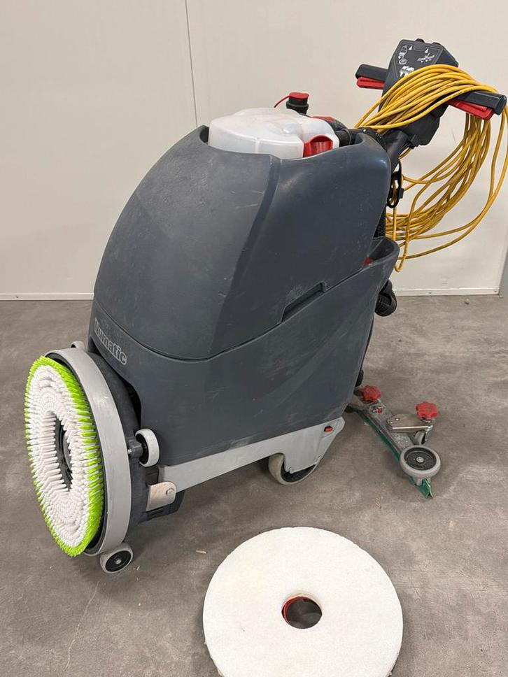 Numatic Schrobzuigmachine TT4045.G, Zakelijke goederen, Machines en Bouw | Onderhoud en Reiniging, Ophalen