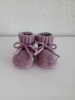 LEUKE GEBREIDE OUD ROZE BABYSLOFJES MET KOORDJE en OMSLAG, Kinderen en Baby's, Babykleding | Schoentjes en Sokjes, Nieuw, Ophalen of Verzenden