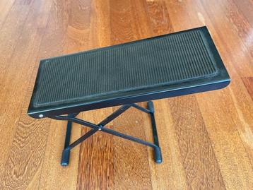 Voetsteun bijv. t.b.v. gitaar spelen beschikbaar voor biedingen